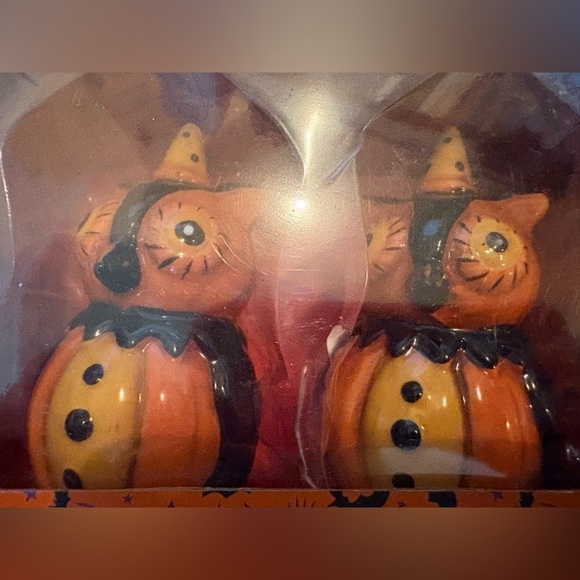 Halloween Owl Salt and Pepper Shakers - Picture 3 of 3